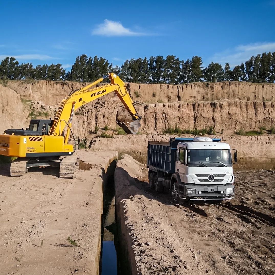 Trabajo de excavación y zanjeo realizado por Price Hnos. SRL