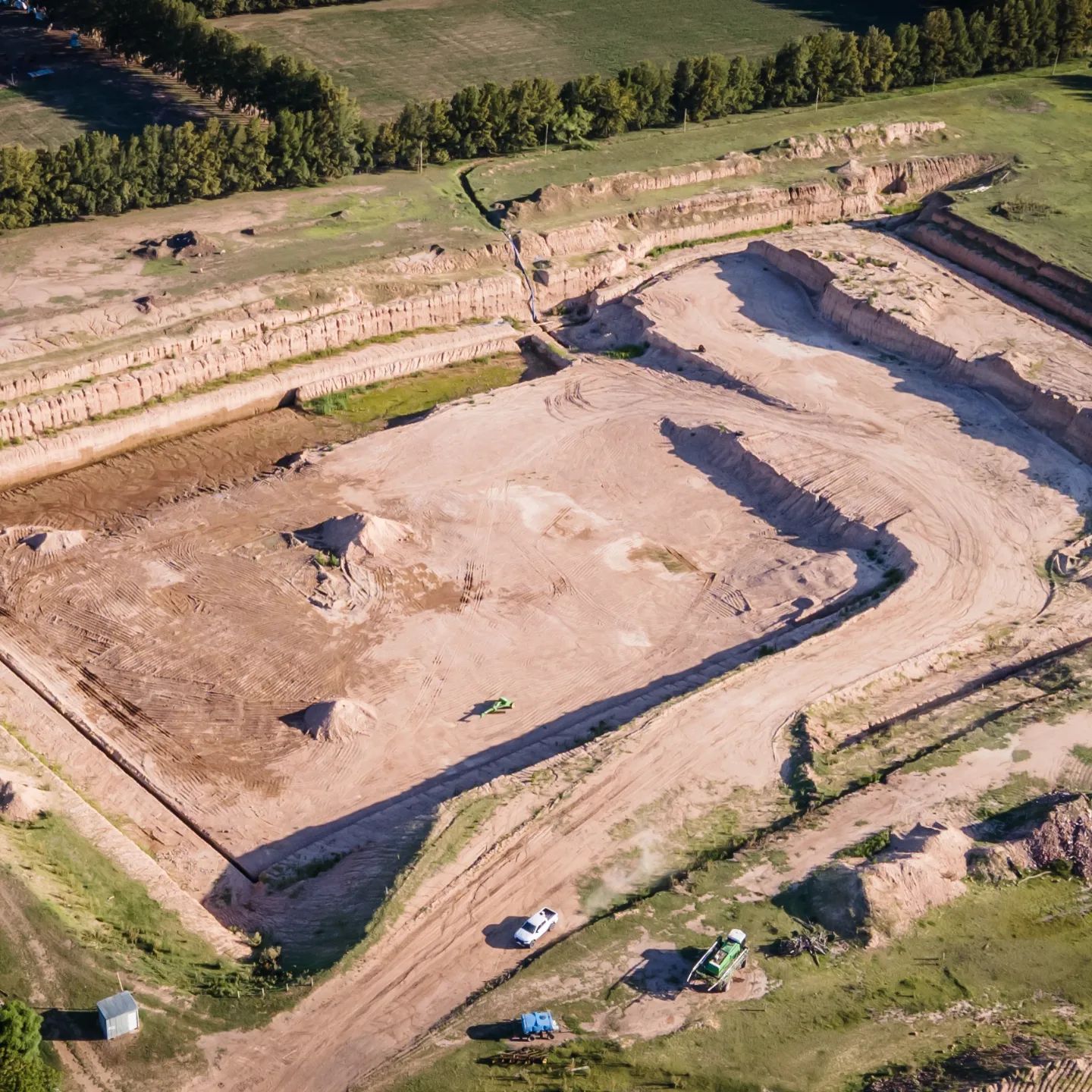 Cantera Price Hnos. SRL - carga y despacho de tosca y tierras